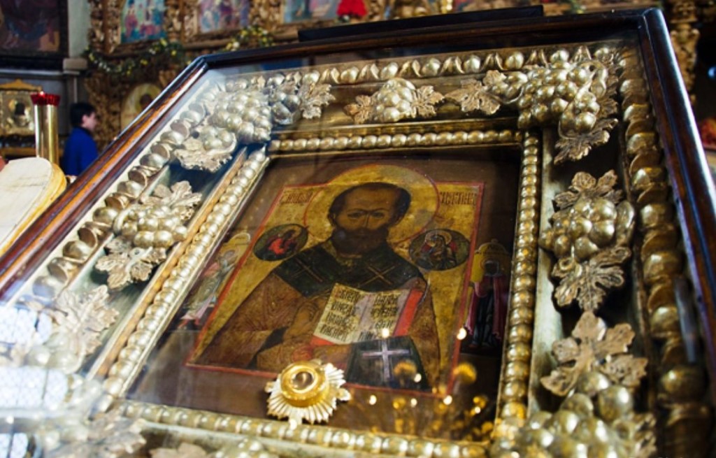 Икона Николая Чудотворца в храме